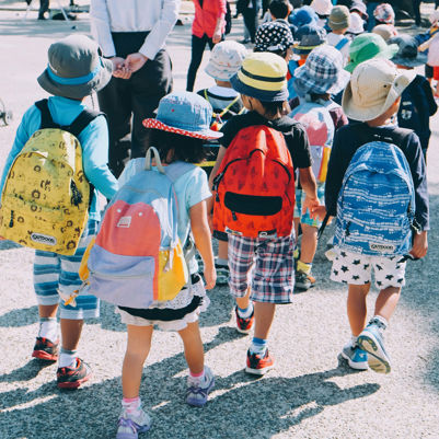 Small children on their way to school - credits Note Thanun